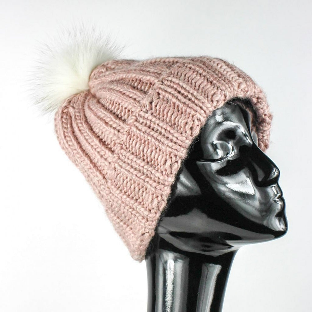 Chunky knit extended leisure hat with natural fur