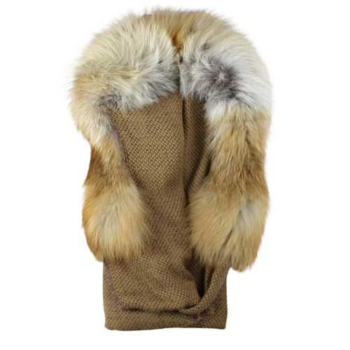 A beautiful and easy-to-fall scarf with fox fur
