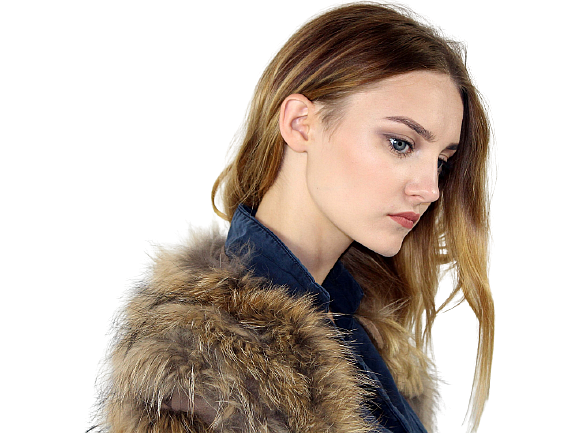 Extremely lightweight fabric and raccoon fur scarf