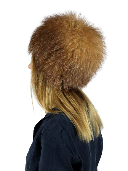 Knitted hat made of a fiery fox