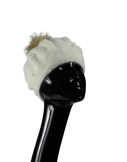 Warm beret with natural fox fur pompom