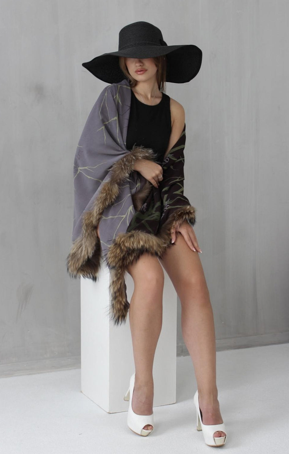 Large light scarf cloak with natural fur