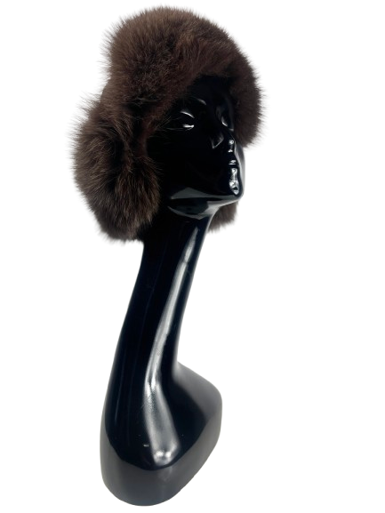 Tamsiai rudos spalvos šilta kepurė moterims su natūraliu kailiu ir oda