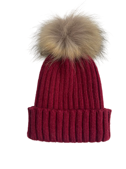 Bordo spalvos kepuraitė su nusegamu natūralaus kailio bumbulu