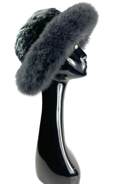 Classic style hat made of natural fur