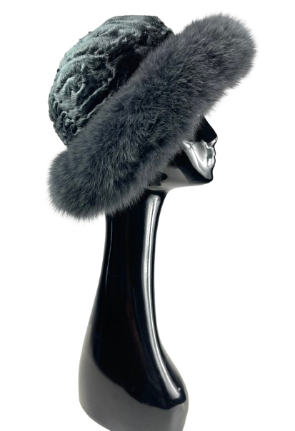Classic style hat made of natural fur