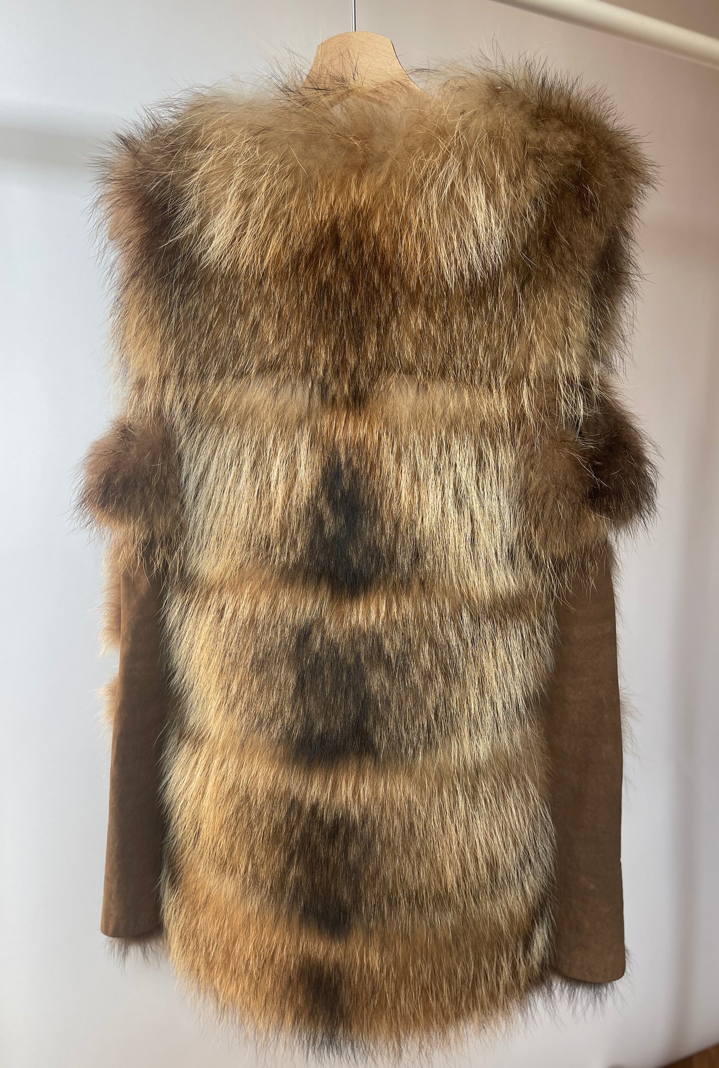 Stylish vintage - style natural fur vest with genuine leather inserts