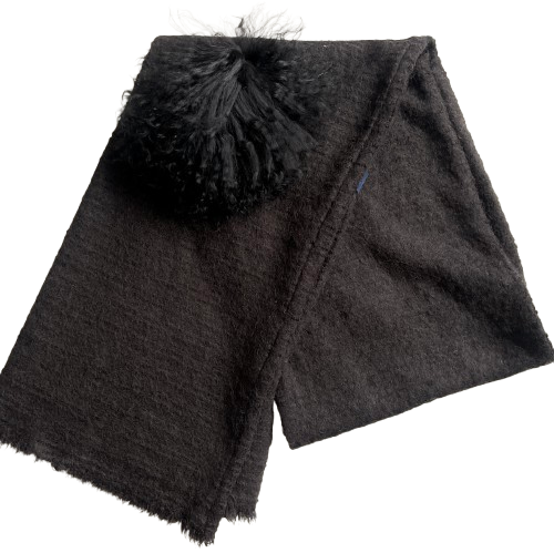 Juodos spalvos vilnonis šalikas su nuimama natūralaus lamos kailio sage